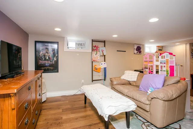 $4,500 | 1994 East Main Road, Portsmouth, RI 02871