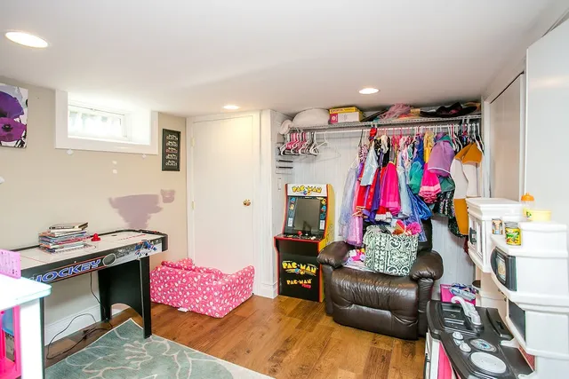 $4,500 | 1994 East Main Road, Portsmouth, RI 02871