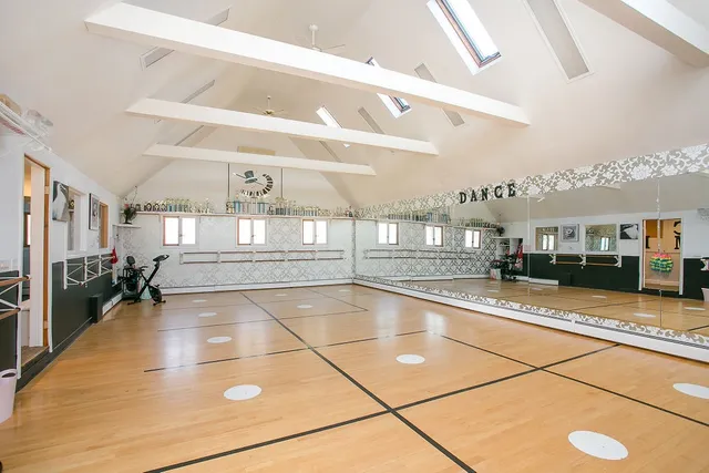 $4,500 | 1994 East Main Road, Portsmouth, RI 02871