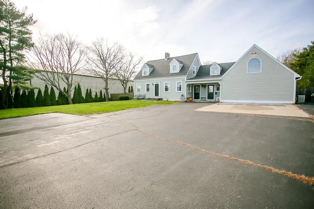 $4,500 | 1994 East Main Road, Portsmouth, RI 02871