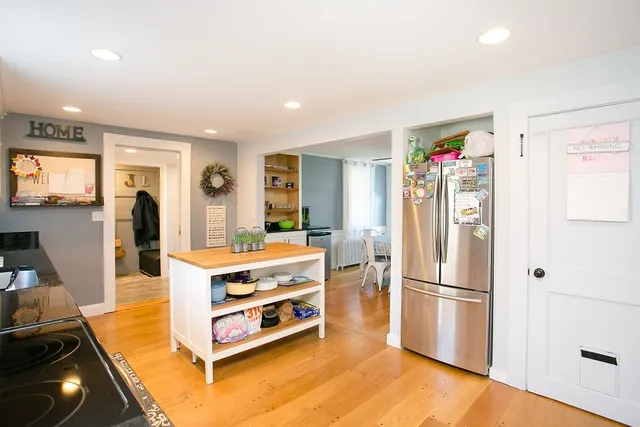 $4,500 | 1994 East Main Road, Portsmouth, RI 02871