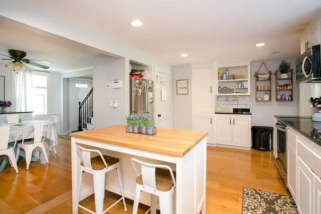 $4,500 | 1994 East Main Road, Portsmouth, RI 02871