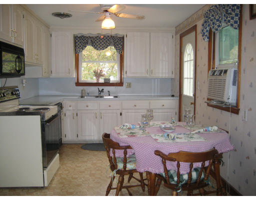 16 Woodruff Road Walpole, MA 02081 - Photo 4 of 16 Gallery Image 4