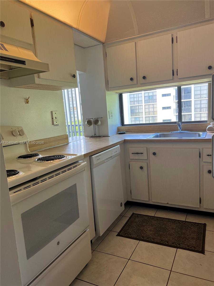 17011 North Bay Road, Unit 604 Sunny Isles Beach, FL 33160 - Photo 13 of 18