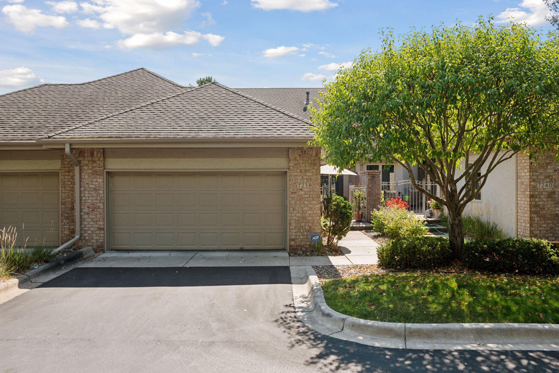 7238 Lewis Ridge Parkway Edina, MN 55439 - Photo 3 of 33