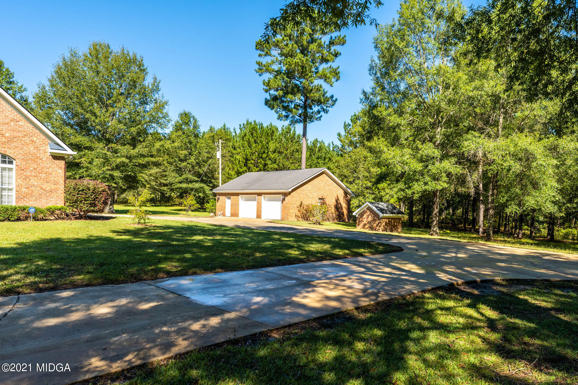 2138 Midway Road Lizella, GA 31052 - Photo 6 of 47 a front view of a house with a yard