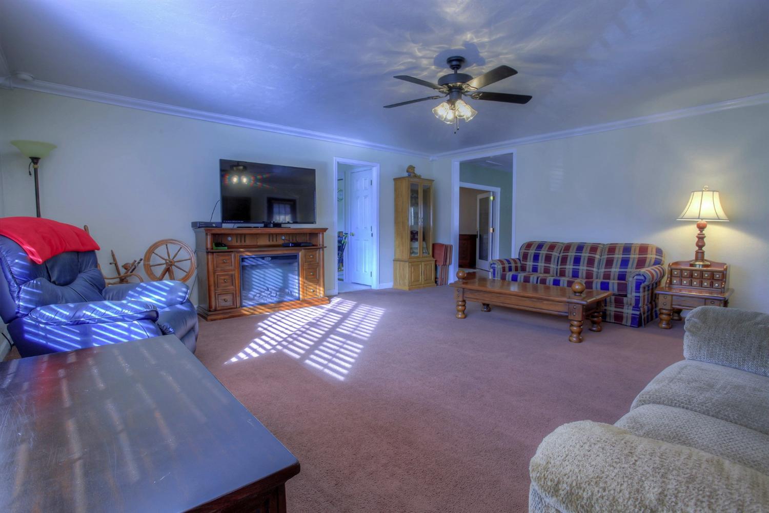 2425 Bell Court Medford, OR 97504 - Photo 9 of 34 Additional Photo
