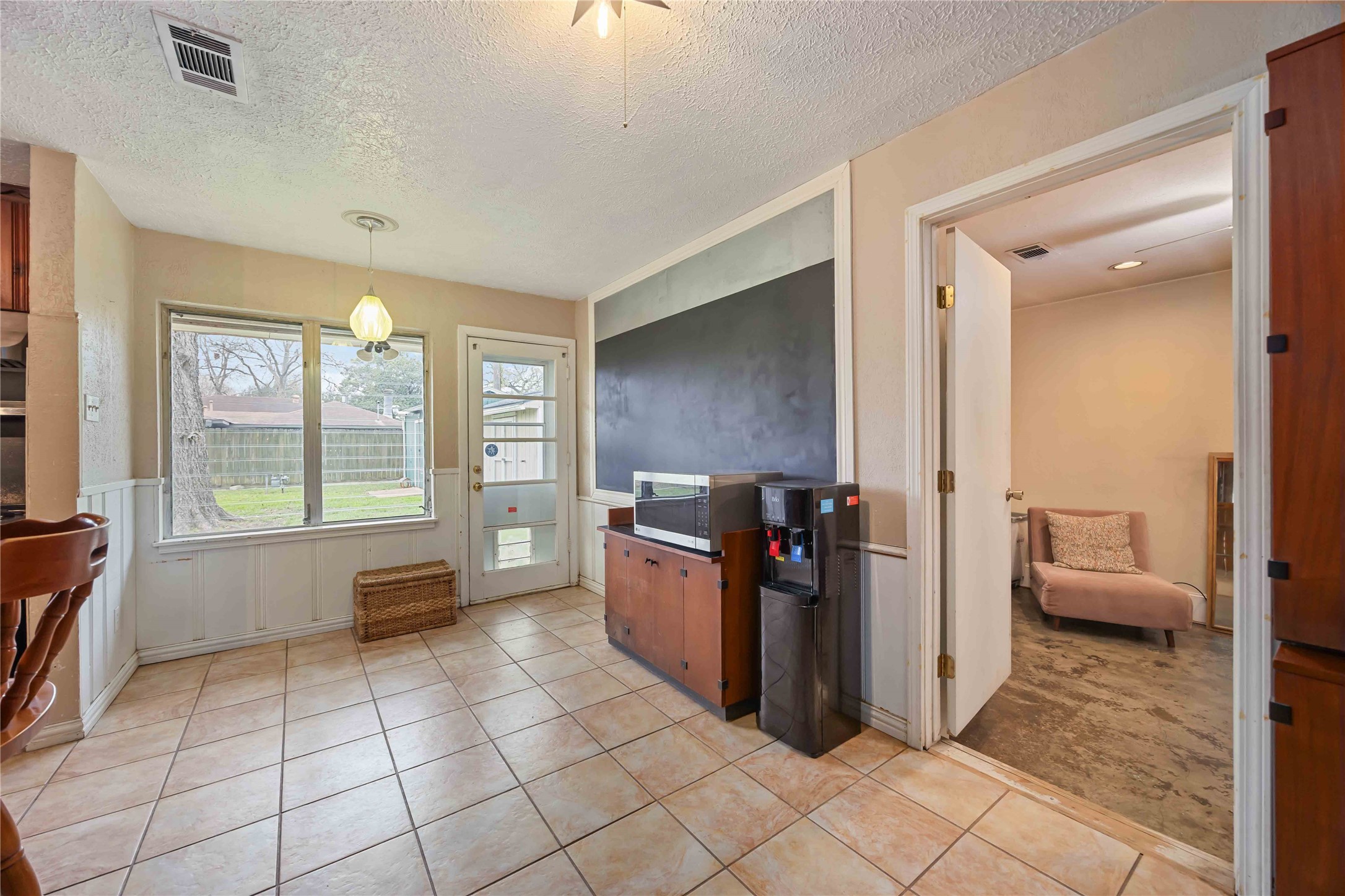 4501 Verdome Lane Houston, TX 77092 - Photo 11 of 27 a kitchen with stainless steel appliances kitchen island granite countertop a refrigerator and a sink