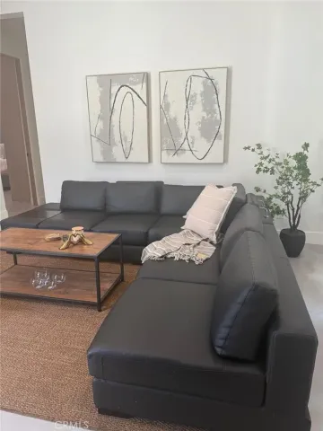 $6,950 | 22747 Califa Street, Woodland Hills, CA 91367