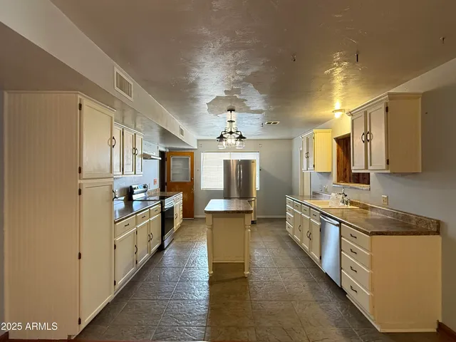 $169,500 | 565 East Raymond Drive, Sierra Vista, AZ 85635
