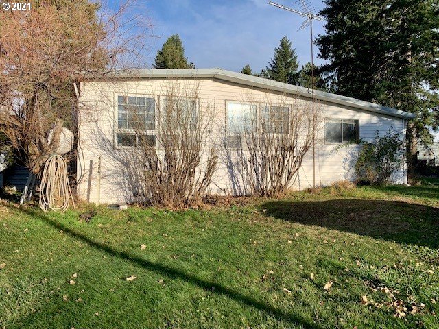 46488 Brahman Way Pendleton, OR 97801 - Photo 10 of 15 a view of backyard with green space