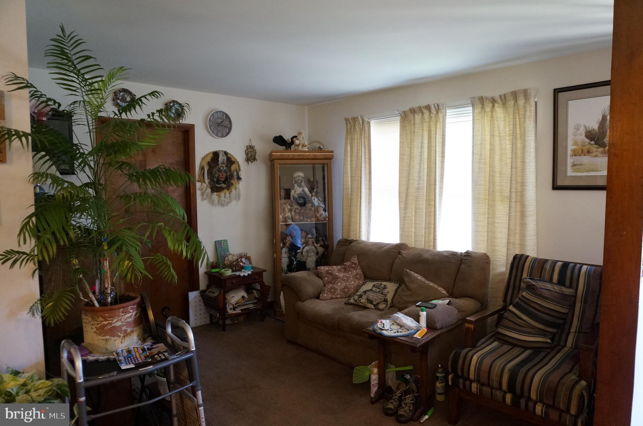 57 Devonshire Road Hagerstown, MD 21740 - Photo 3 of 22 57 Devonshire 1st Floor Living Room