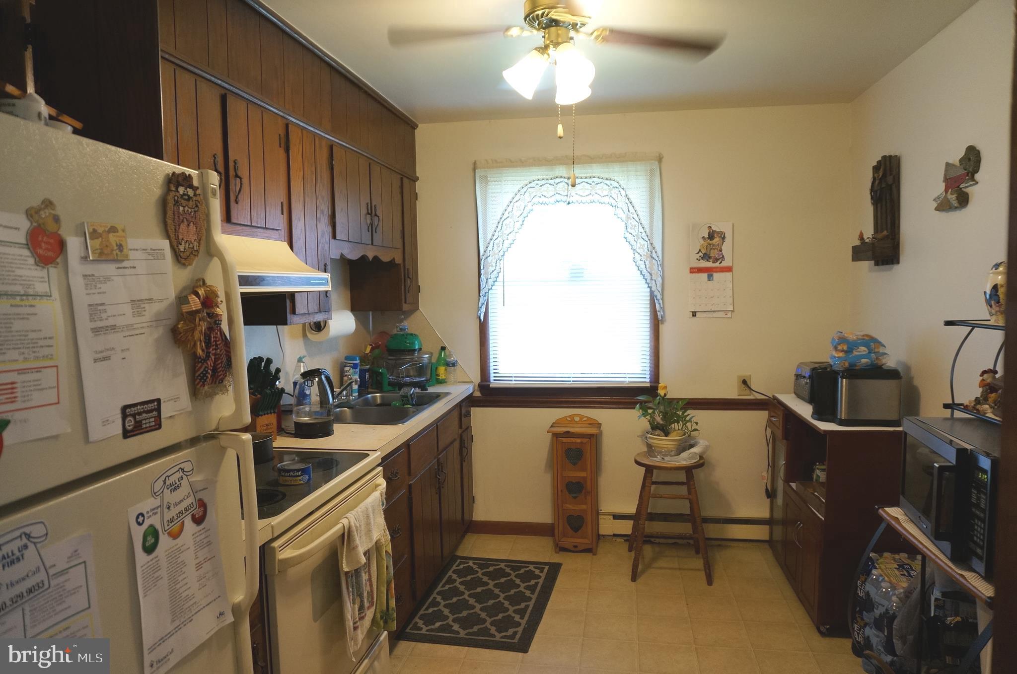 57 Devonshire Road Hagerstown, MD 21740 - Photo 5 of 22 57 Devonshire Rd 1st Floor Living Room