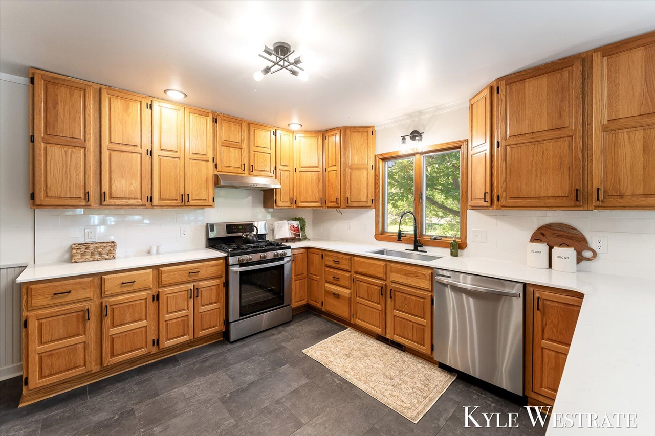 18883 168th Avenue Spring Lake, MI 49456 - Photo 13 of 39