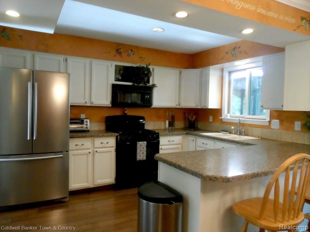 1796 Ridge Road White Lake, MI 48383 - Photo 29 of 36 SAM_0077.jpg