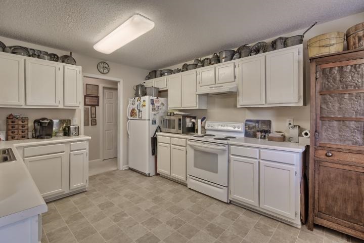 4 Stone Meadow Road Greenville, SC 29615 - Photo 17 of 32 Gallery Image 17
