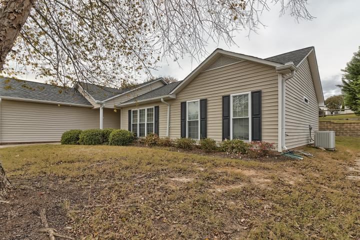 4 Stone Meadow Road Greenville, SC 29615 - Photo 2 of 32 Gallery Image 2