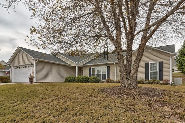 4 Stone Meadow Road Greenville, SC 29615 - Photo 3 of 32 Gallery Image 3