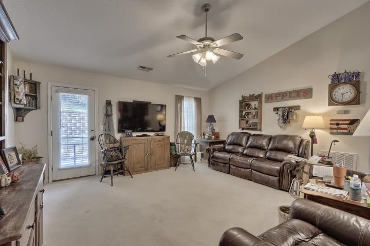4 Stone Meadow Road Greenville, SC 29615 - Photo 9 of 32 Gallery Image 9