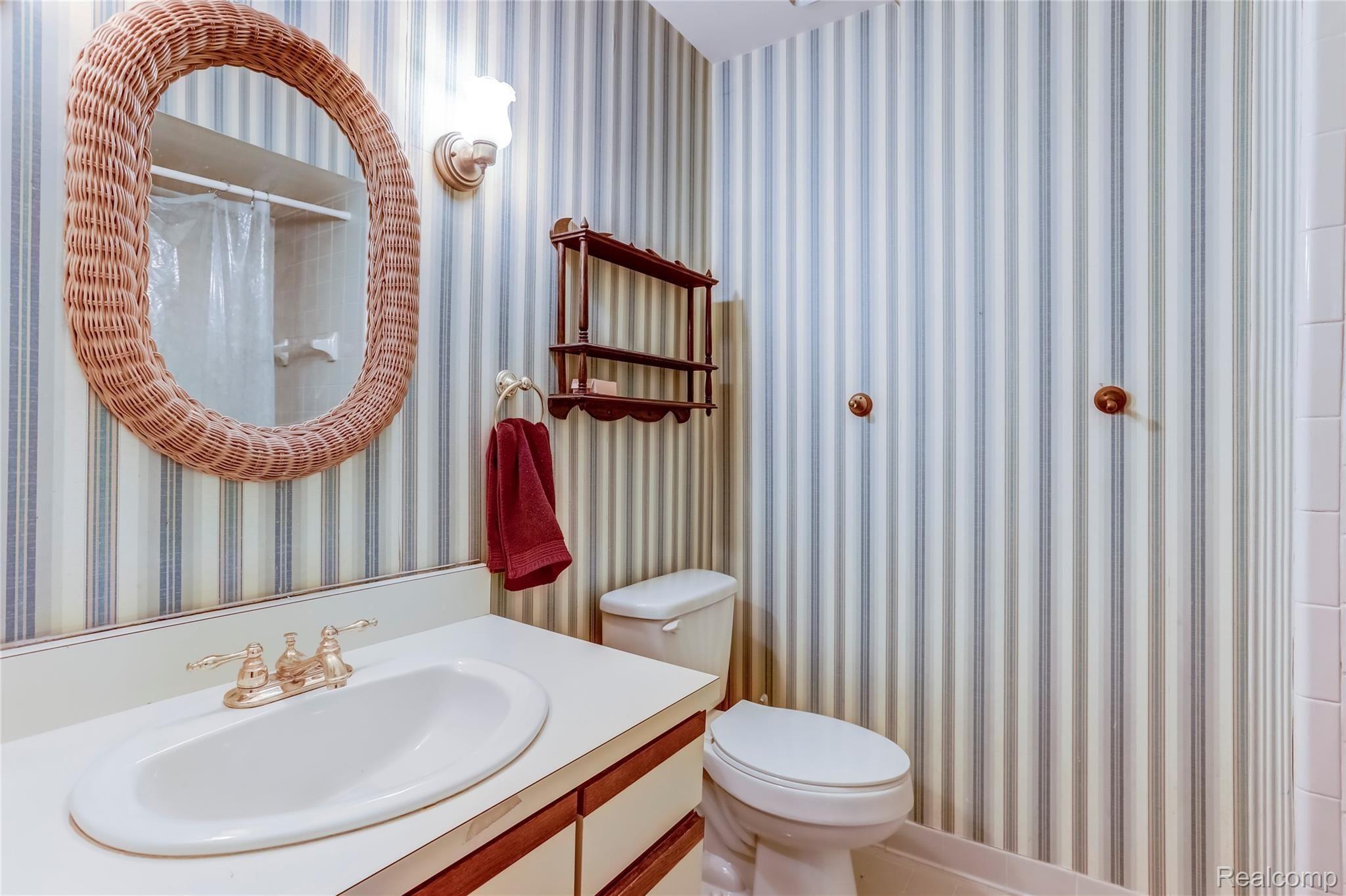 520 Tennyson Rochester, MI 48307 - Photo 18 of 25 520 Tennyson, Rochester Hills, MI-18.jpg-FULL