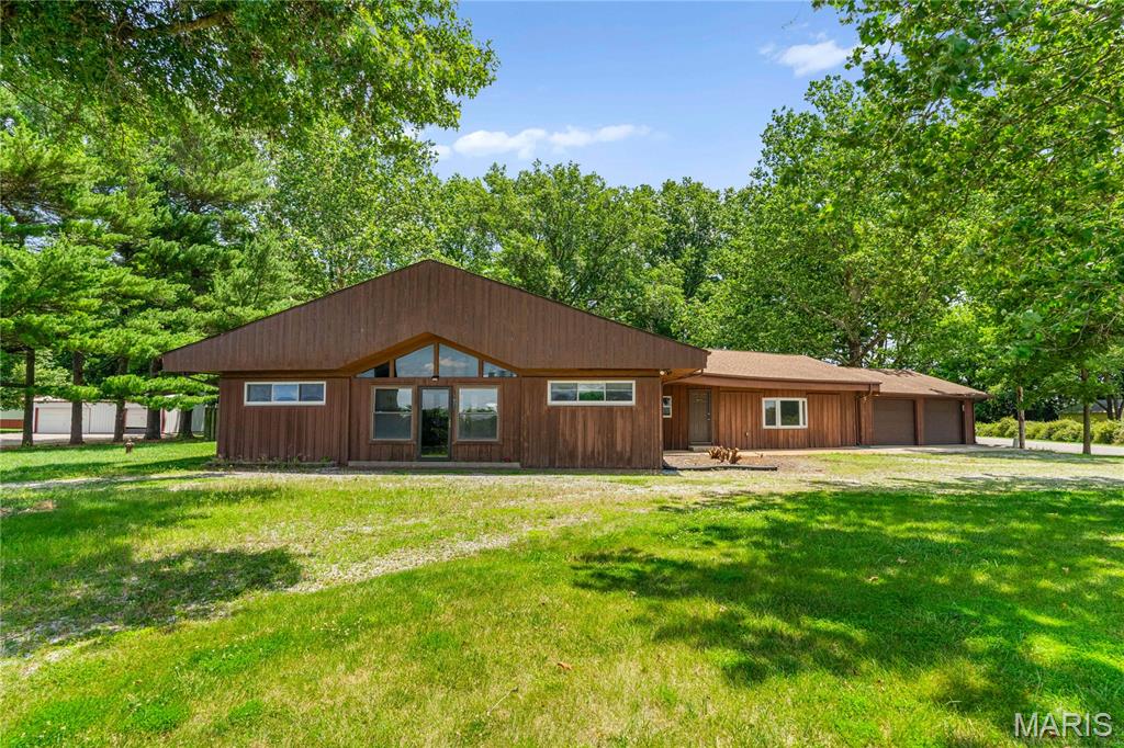 1021 Otter Road Trenton, IL 62293 - Photo 1 of 41 Gallery Image 1