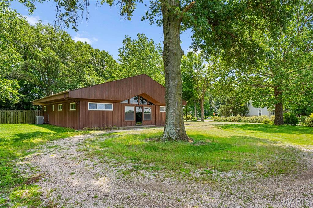 1021 Otter Road Trenton, IL 62293 - Photo 3 of 41 Gallery Image 3