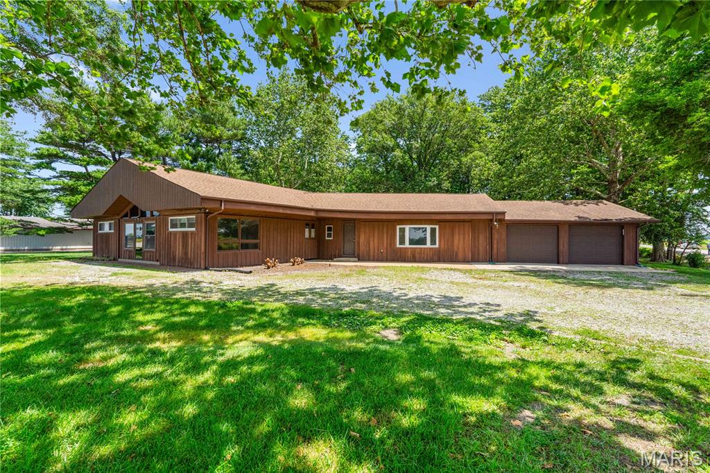 1021 Otter Road Trenton, IL 62293 - Photo 4 of 41 Gallery Image 4