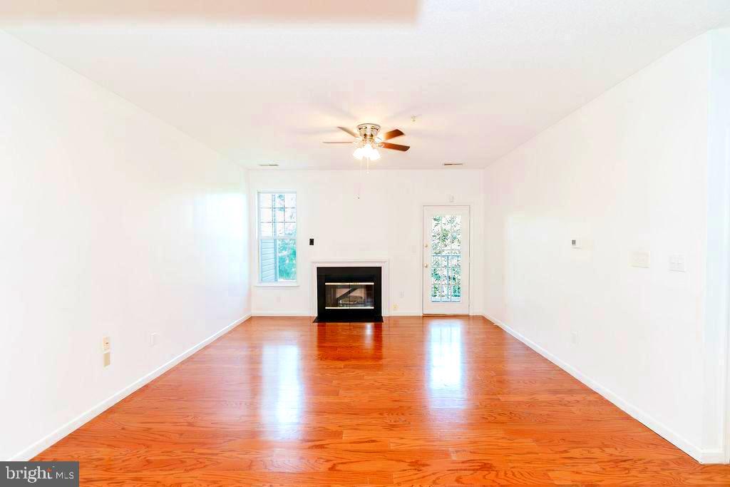 7205 Bogley Road, Unit 202 Baltimore, MD 21244 - Photo 14 of 39 Living room
