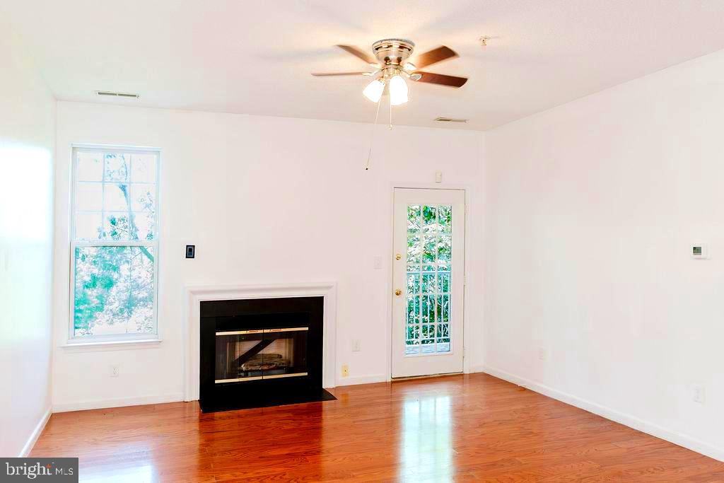 7205 Bogley Road, Unit 202 Baltimore, MD 21244 - Photo 15 of 39 Living room
