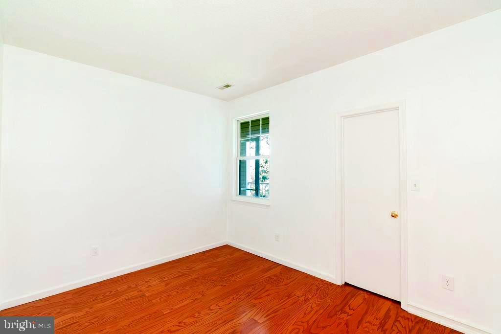 7205 Bogley Road, Unit 202 Baltimore, MD 21244 - Photo 18 of 39 Bedroom 1