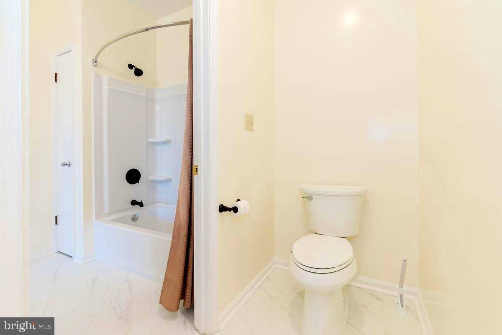 7205 Bogley Road, Unit 202 Baltimore, MD 21244 - Photo 29 of 39 Bathroom