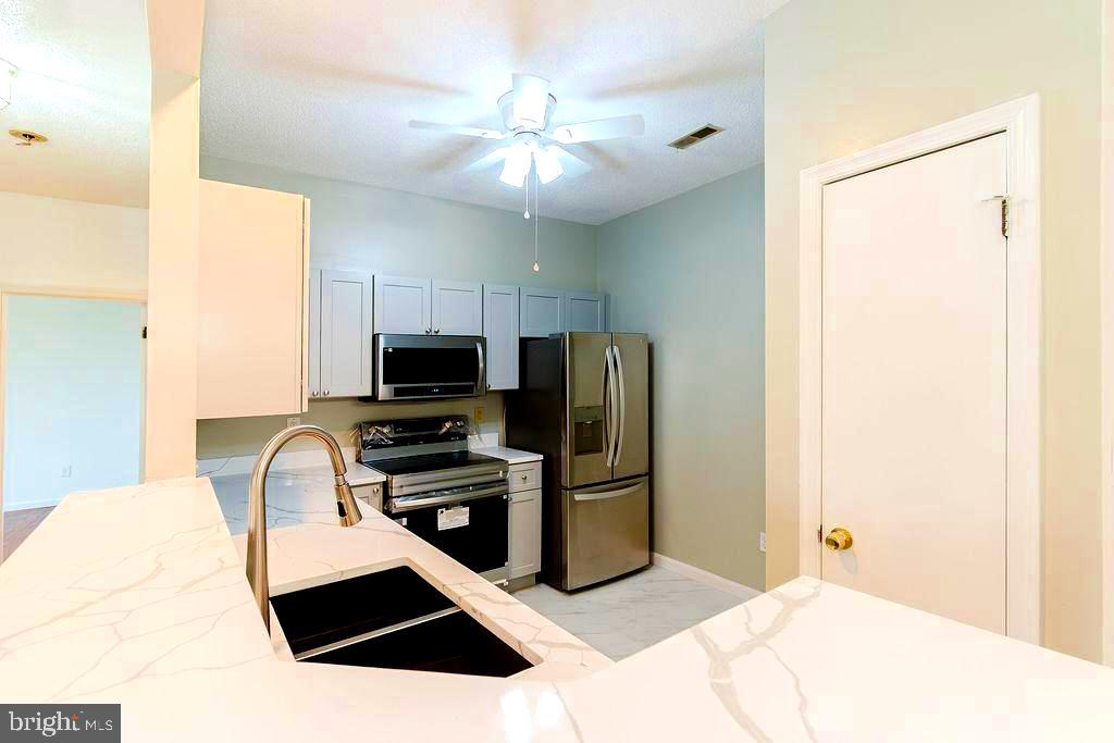 7205 Bogley Road, Unit 202 Baltimore, MD 21244 - Photo 3 of 39 Kitchen