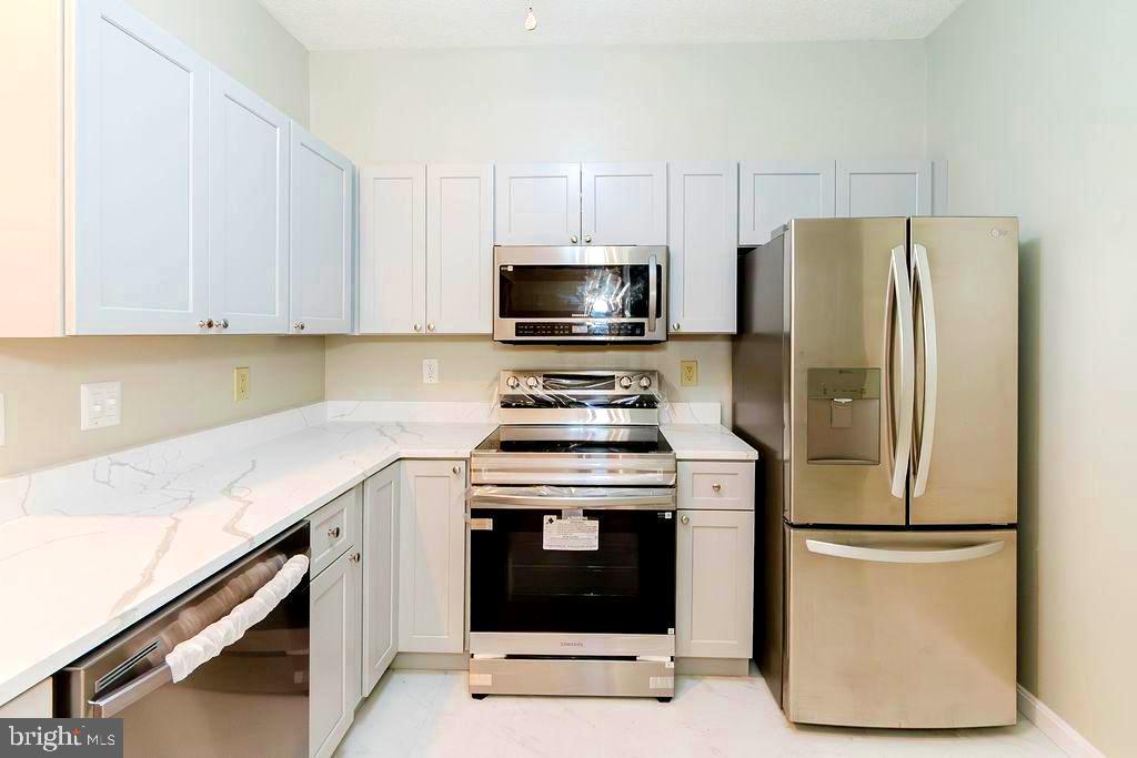 7205 Bogley Road, Unit 202 Baltimore, MD 21244 - Photo 6 of 39 Kitchen