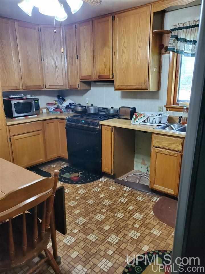 115 South Pansy Street Ishpeming, MI 49849 - Photo 10 of 43