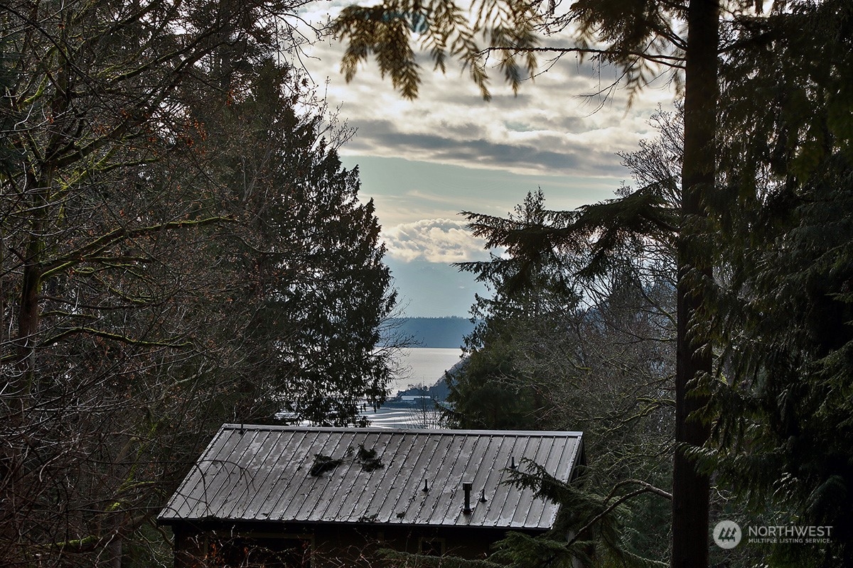 8021 Cultus Bay Road Clinton, WA 98236 - Photo 16 of 18 Gallery Image 16
