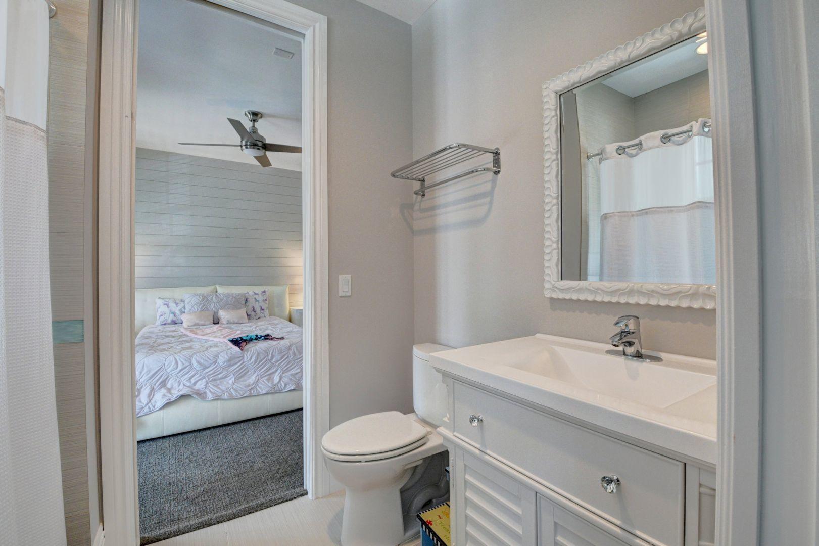 211 Northwest 10th Street Boca Raton, FL 33432 - Photo 25 of 43 Bathroom 2