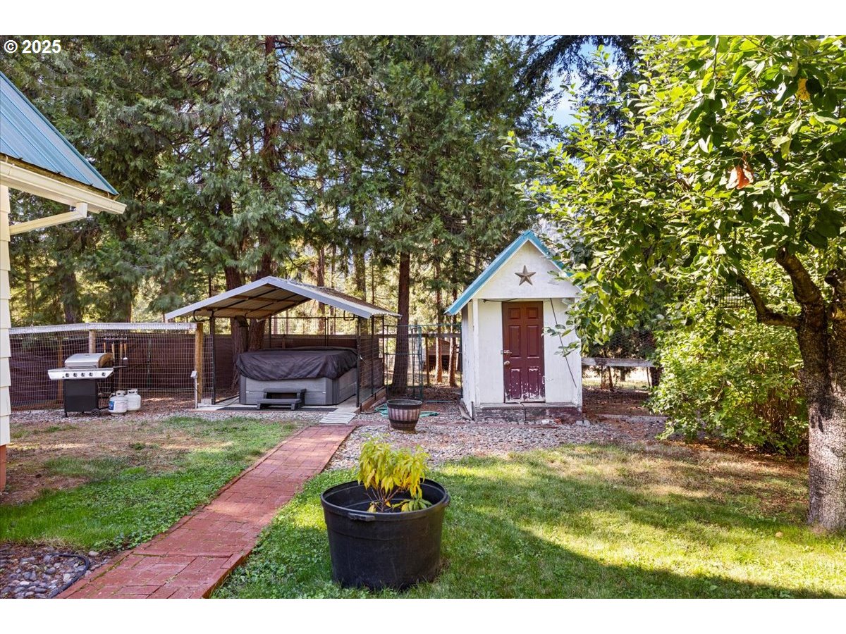 800 Byron Creek Road Winston, OR 97496 - Photo 12 of 35
