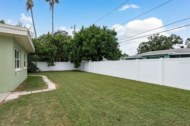 a view of yard with green space