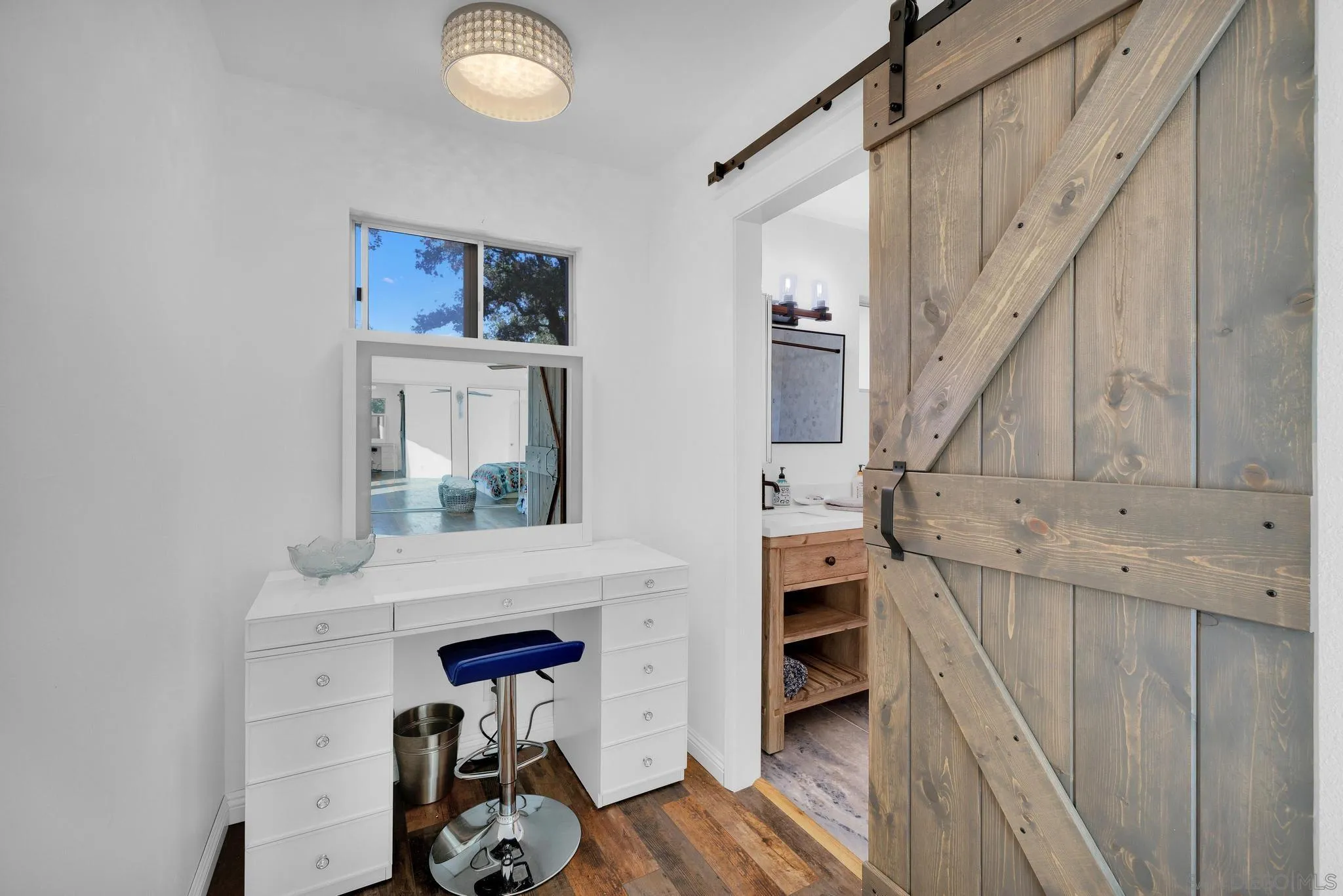 1634 Oakforest Road Santa Ysabel, CA 92070 - Photo 28 of 61 a view of entryway and hall with wooden floor