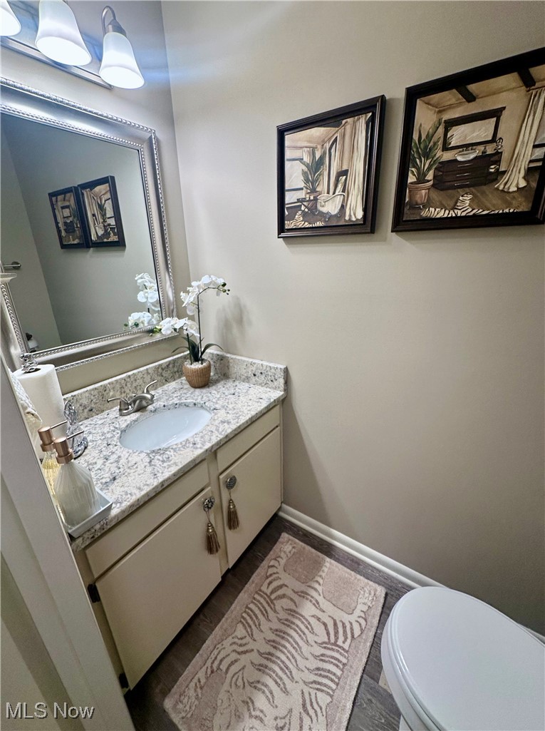 565 Hampton Ridge Drive Akron, OH 44313 - Photo 13 of 24 HALF BATHROOM RECENTLY UPDATED.