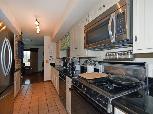 564 Aberdeen Road Frankfort, IL 60423 - Photo 6 of 40