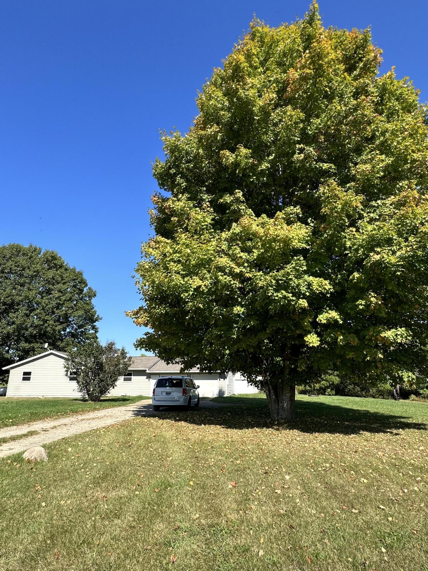9755 Cox Road Bellevue, MI 49021 - Photo 2 of 14 IMG_5621