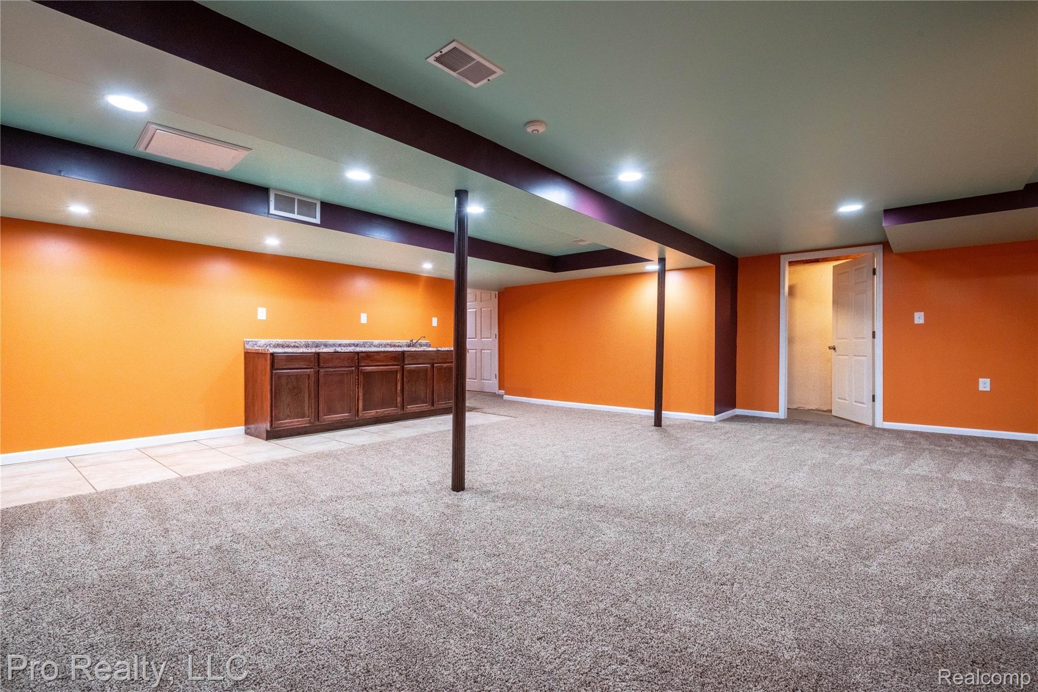 49049 Hawksburry Road Canton, MI 48188 - Photo 31 of 32 DSC03478-HDR.jpg