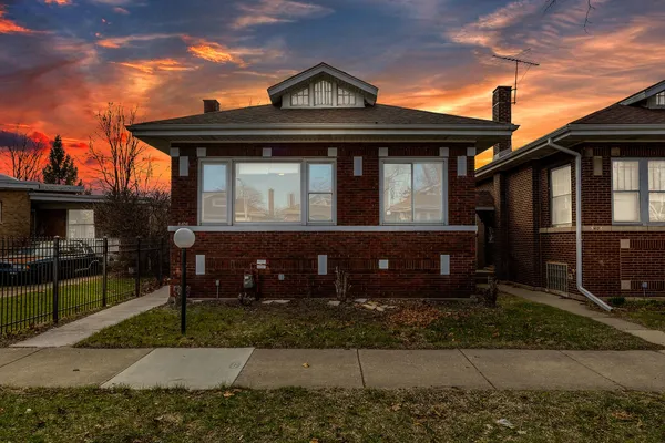 $299,999 | 8406 South Oglesby Avenue, Chicago, IL 60617