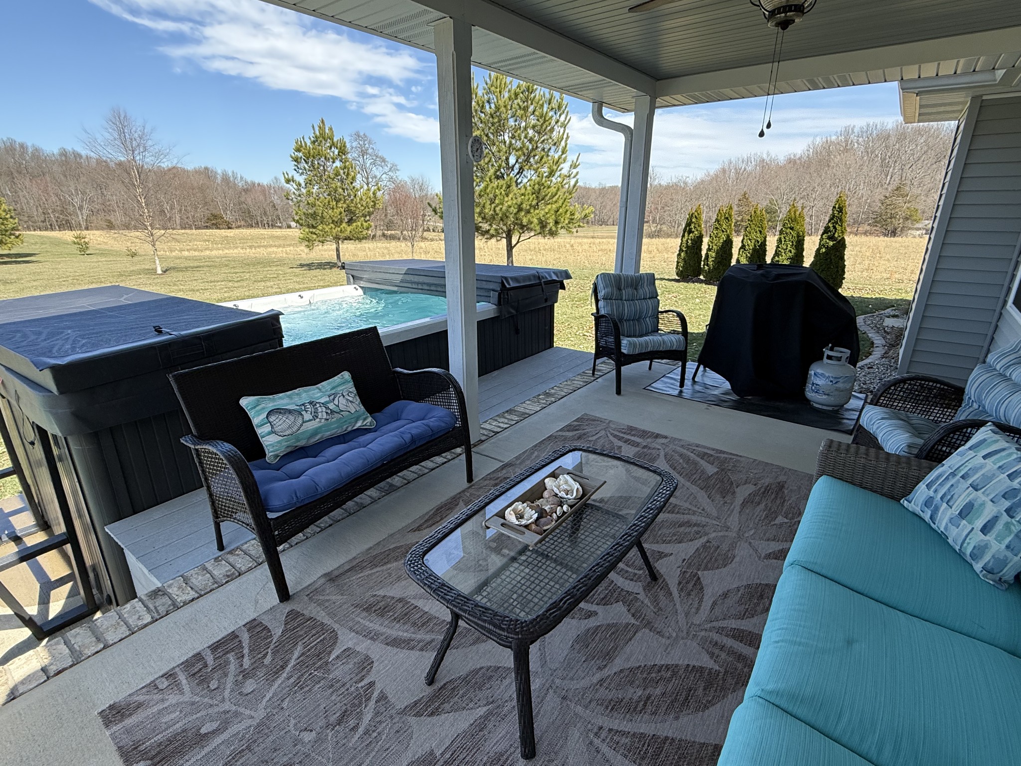 330 North Centerpoint Road Portland, TN 37148 - Photo 22 of 28 a living room with furniture and a large window