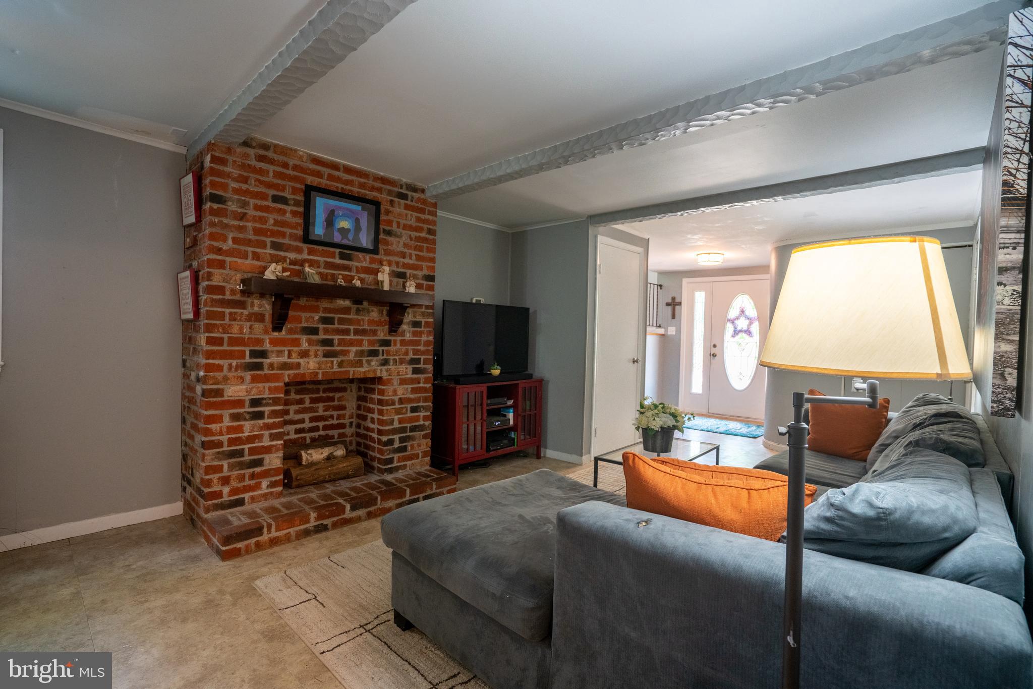 8606 Stonewall Road Manassas, VA 20110 - Photo 7 of 41 Family room fireplace is for show.
