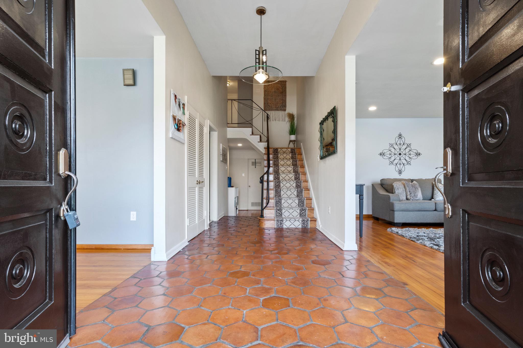 727 Foster Road Cheltenham, PA 19012 - Photo 3 of 58