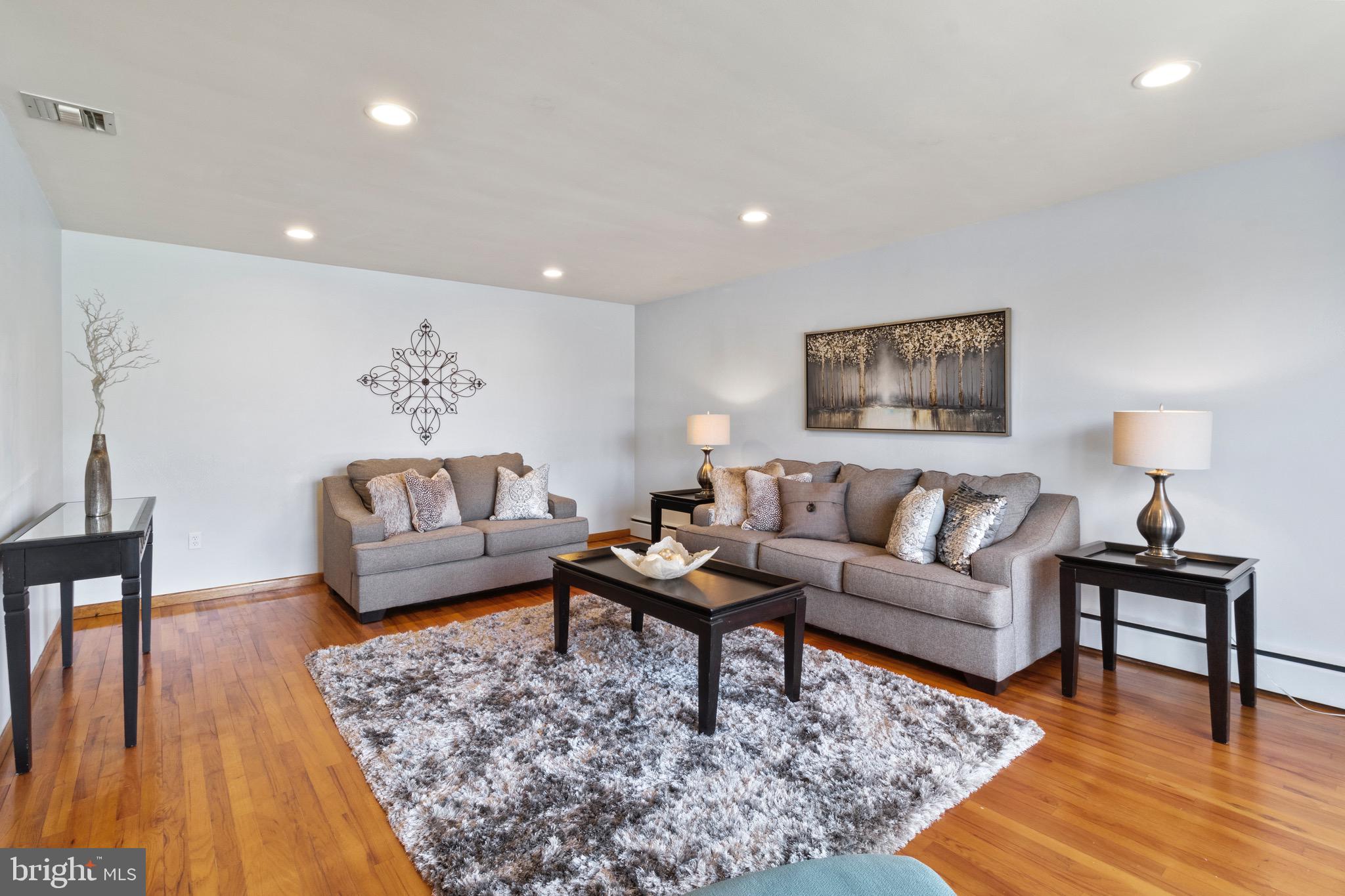 727 Foster Road Cheltenham, PA 19012 - Photo 5 of 58
