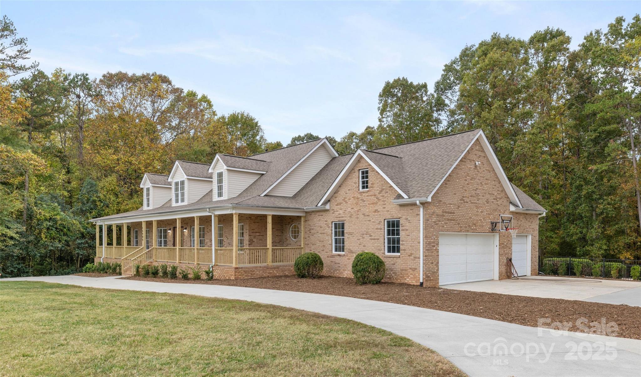 15906 Youngblood Road Charlotte, NC 28278 - Photo 38 of 41 a front view of a house with a garden
