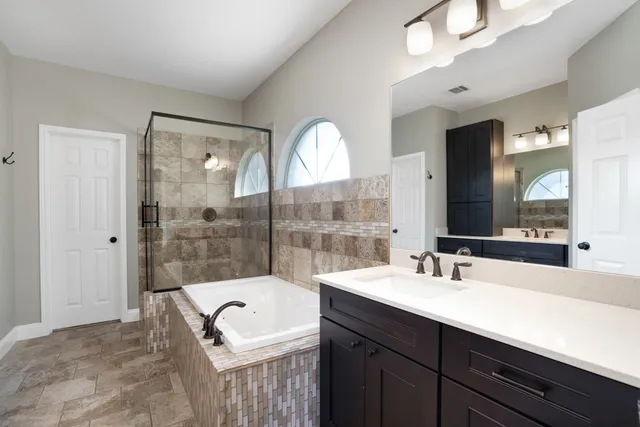 a view of an empty room with a ceiling fan